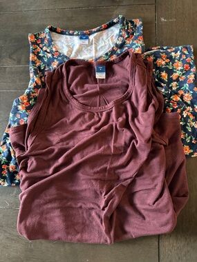 Old Navy Women's Burgundy Scoop Neck Tank Top set x 2